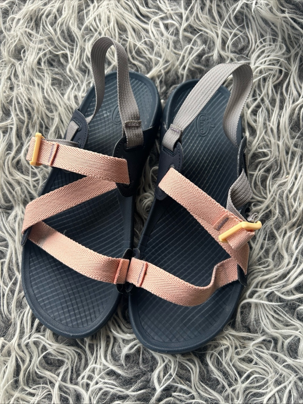 Chaco Women’s Size 7 Strappy Sandals Gray And Pink Hiking Water Walking Shoes.